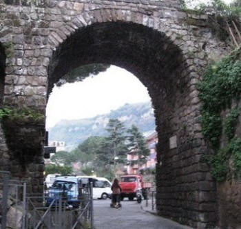 Sorrent Porta di Passano